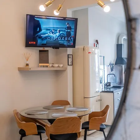 Spacious & 2br With Terrace, Cozy & Modern By Flat Mаnager Apartment *